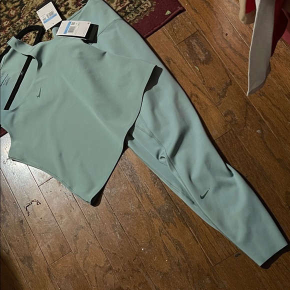 NikeWomen’s Dri-fit  Mint Green Athletic jogging Set - Picture 1 of 6